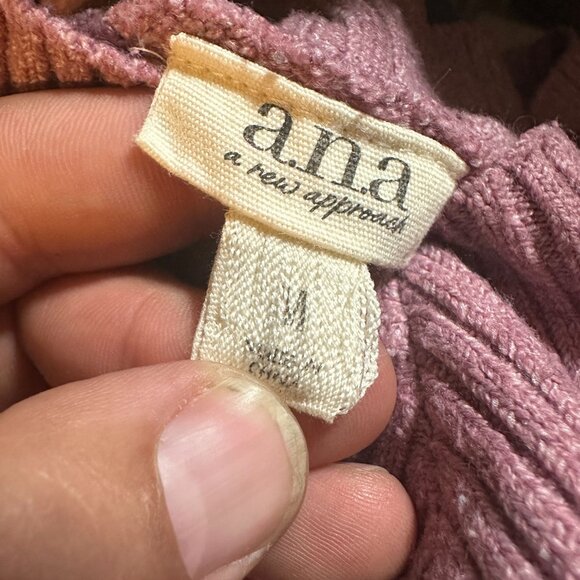 A.N.A. A New Approach Women's V-Neck Pullover Knit Sweater Size M Purple - Picture 5 of 6